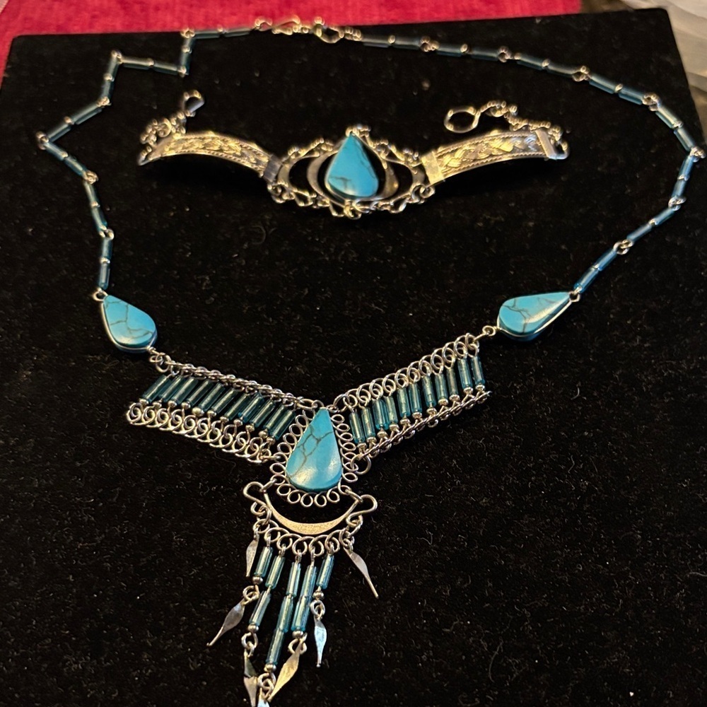 Elegant Silver and Blue Necklace Bracelet Set
